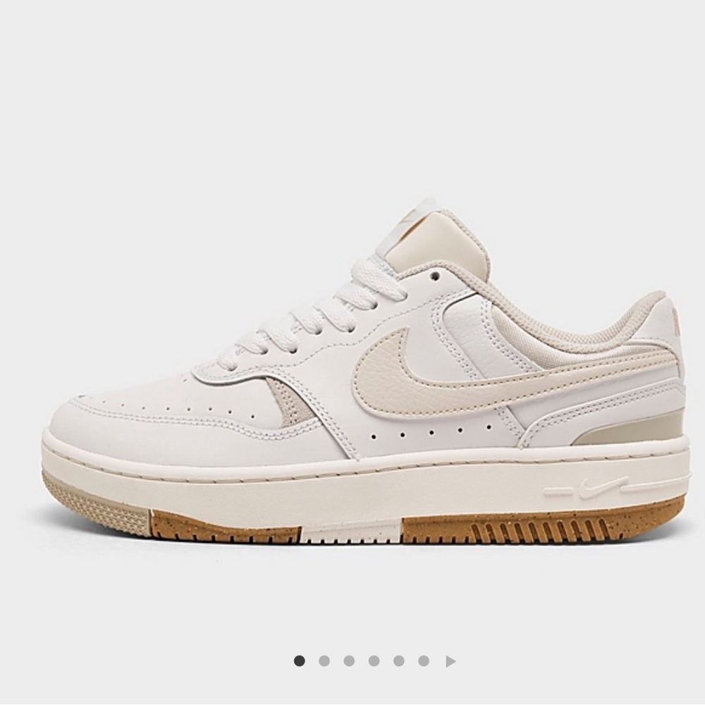 Very gently used (only worn twice) NIKE GAMMA FORCE CASUAL SHOES size 7